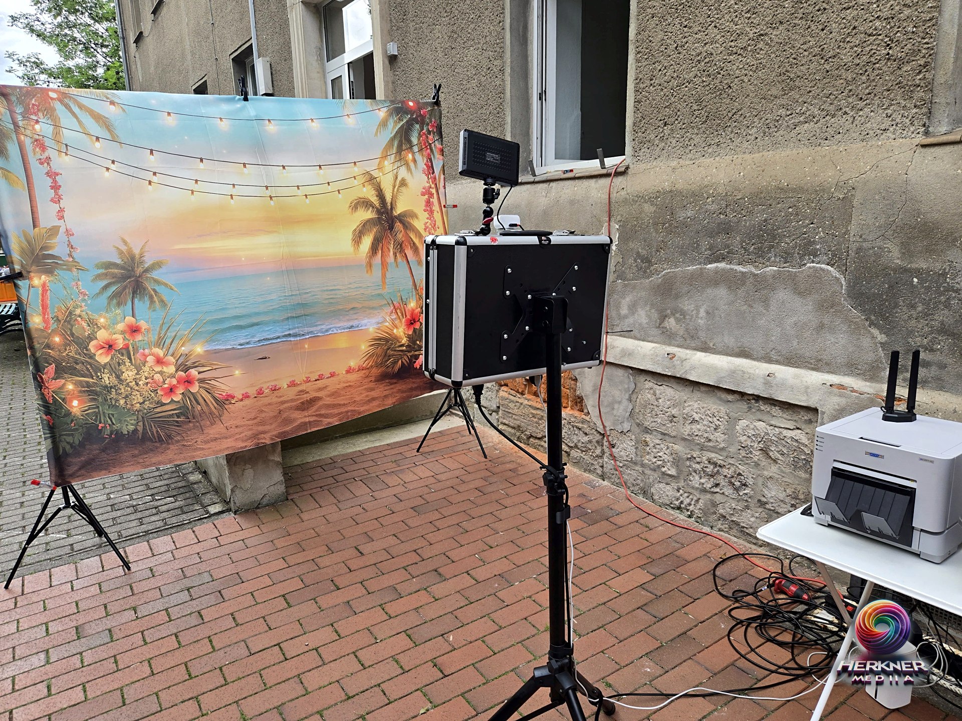 Fotobox mit Strand-Kulisse und Sofortdruck